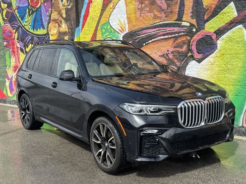 Used 2022 BMW X7 xDrive40i w/ M Sport Package image 2