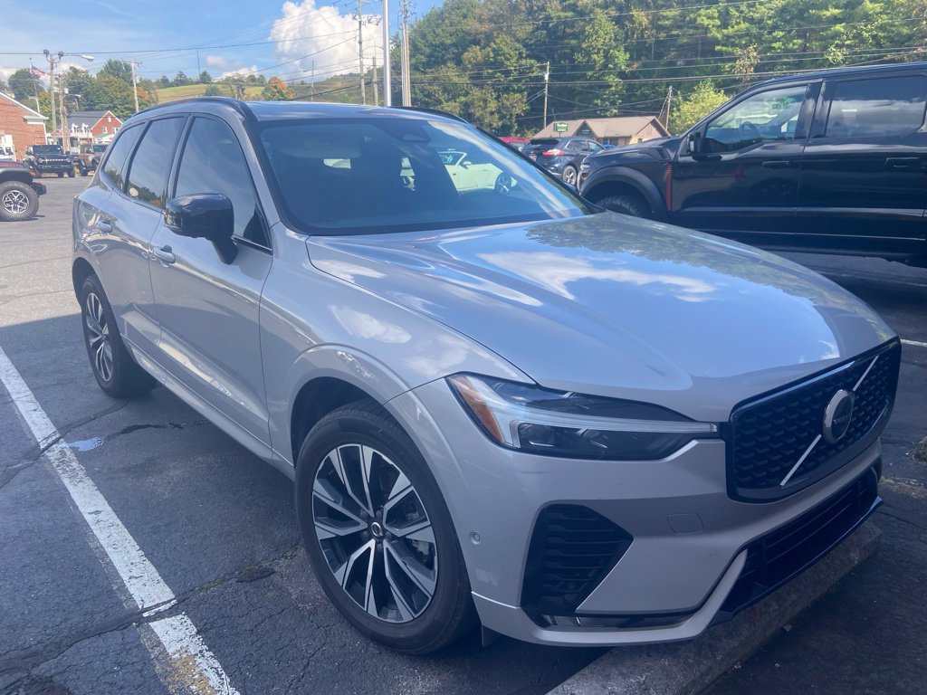 Used 2023 Volvo XC60 B5 Plus AWD/4WD image 7