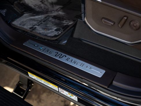 Used 2025 Ford F450 King Ranch w/ Chrome Package image 32