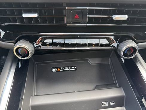 New 2026 Chevrolet Suburban High Country image 39