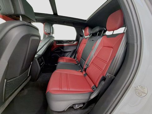 Certified 2024 Porsche Cayenne AWD/4WD image 23