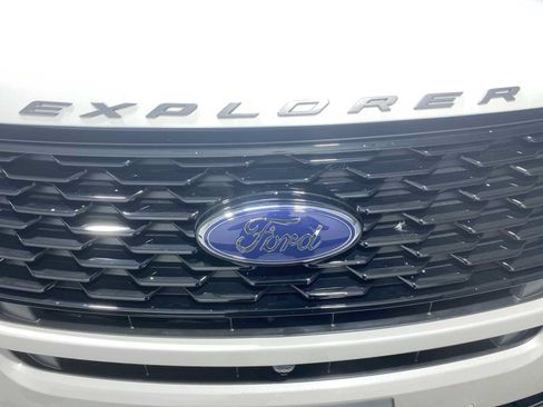 Used 2018 Ford Explorer Sport w/ Equipment Group 401A AWD/4WD image 7
