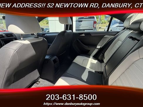 Used 2016 Volkswagen Jetta Sport FWD image 22