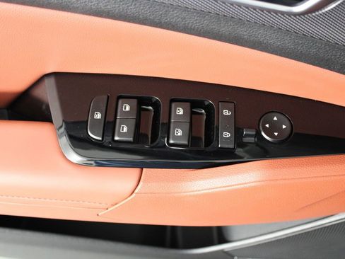 Used 2025 Kia Sportage SX image 23