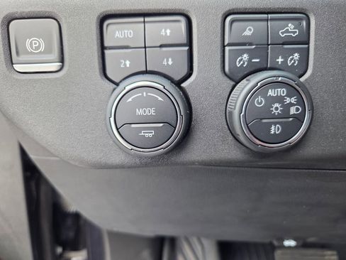 Used 2023 Chevrolet Silverado 1500 High Country w/ Z71 Off-Road Package image 21