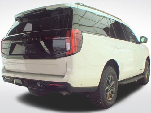 Used 2025 Ford Expedition Tremor AWD/4WD image 2