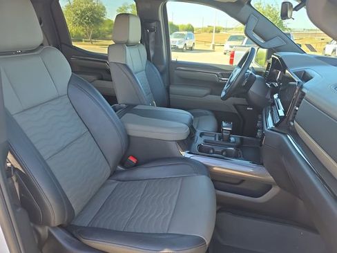 Used 2024 Chevrolet Silverado 1500 ZR2 w/ Technology Package image 10