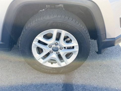 Used 2018 Jeep Compass Sport w/ Tech Group AWD/4WD image 9