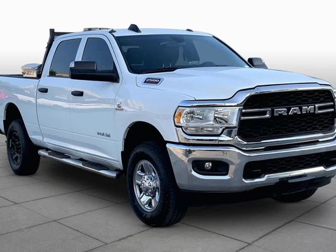 Used 2022 RAM 2500 Tradesman w/ Chrome Appearance Group AWD/4WD image 3