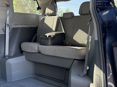 Used 2016 Toyota Sienna XLE FWD image 19