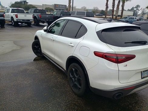 Used 2022 Alfa Romeo Stelvio Ti image 5