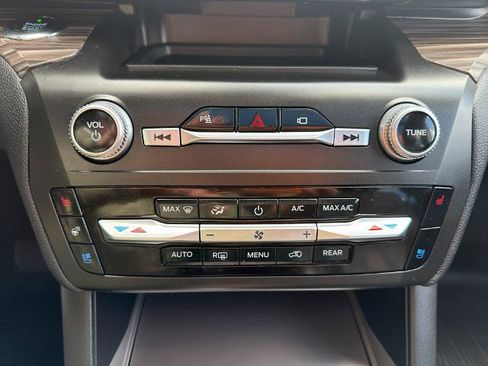 Certified 2020 Ford Explorer Limited w/ Class III Trailer Tow Package AWD/4WD image 28