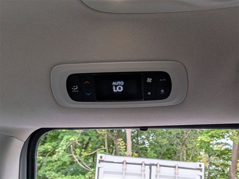 Certified 2022 Chrysler Pacifica Touring-L image 22