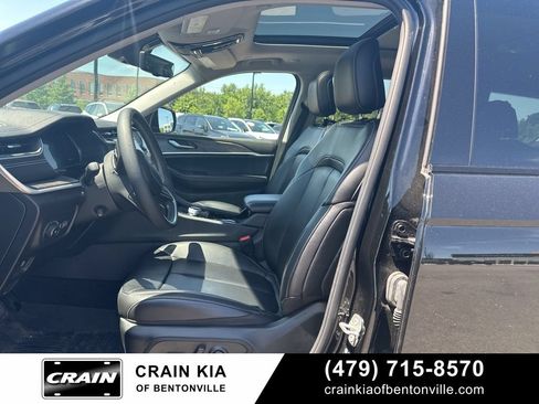 Used 2023 Jeep Grand Cherokee L Limited w/ Luxury Tech Group II AWD/4WD image 9