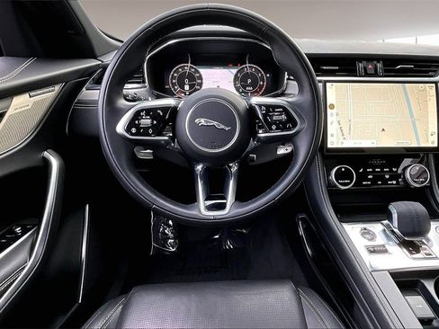 Used 2025 Jaguar F-PACE R-Dynamic S image 8