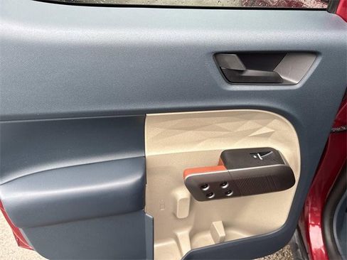 Certified 2025 Ford Maverick Lariat w/ 4K Tow Package image 19