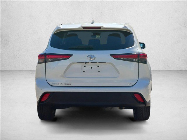Used 2021 Toyota Highlander LE FWD image 6