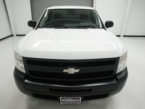 Used 2011 Chevrolet Silverado 1500 W/T RWD image 2