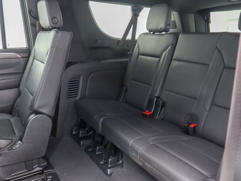 Used 2024 Chevrolet Suburban LT image 19