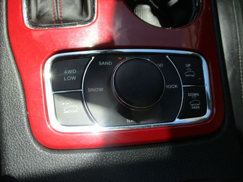 Used 2017 Jeep Grand Cherokee Trailhawk AWD/4WD image 13