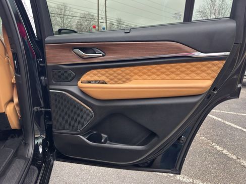 Used 2022 Jeep Grand Cherokee L Summit w/ Luxury Tech Group V image 24