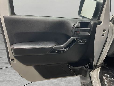 Used 2012 Jeep Wrangler Sahara image 15