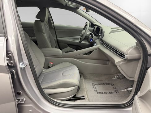 Used 2025 Hyundai Elantra SE FWD image 15