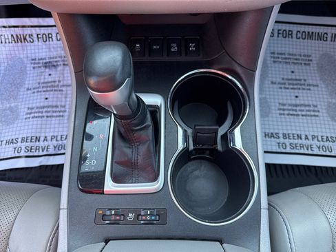 Used 2019 Toyota Highlander Limited image 22