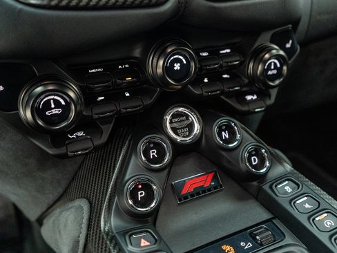 Used 2023 Aston Martin V8 Vantage Coupe RWD image 73
