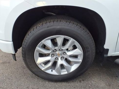 Used 2025 Chevrolet Silverado 1500 Custom image 8