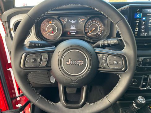 Used 2025 Jeep Wrangler Sport S image 27