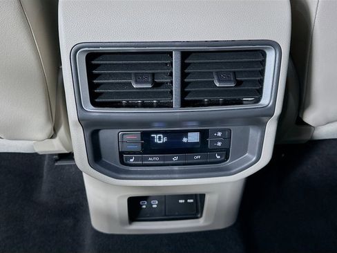 Used 2024 Volkswagen Atlas SEL Premium R-Line image 26