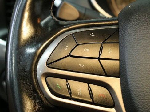 Used 2021 Jeep Cherokee Latitude Lux w/ Comfort/Convenience Group image 22