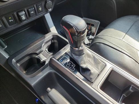 Used 2021 Toyota Tacoma TRD Off-Road w/ Technology Package AWD/4WD image 21