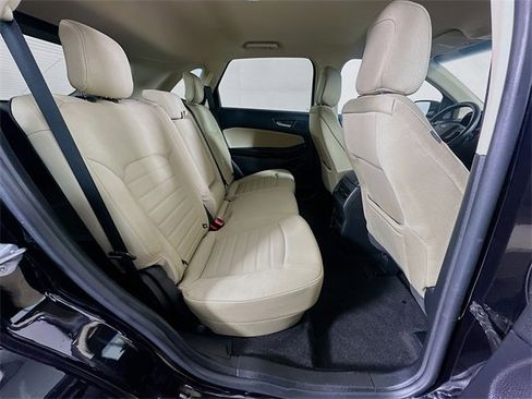 Used 2020 Ford Edge SE image 6