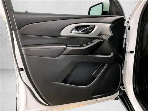 Used 2023 Chevrolet Traverse LT FWD image 18