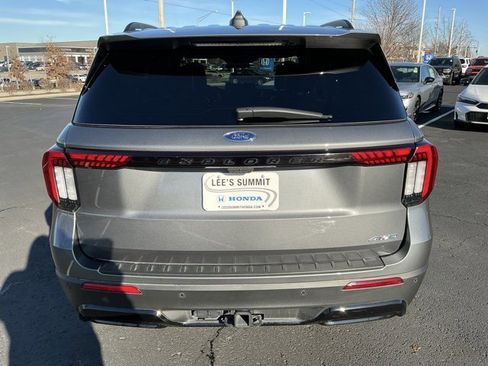 Used 2025 Ford Explorer ST-Line w/ ST-Line Street Pack image 4