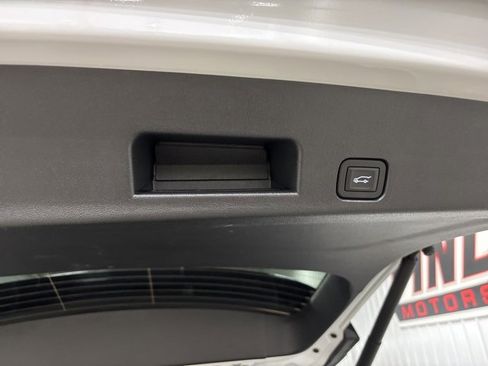 Used 2025 GMC Acadia Elevation image 10