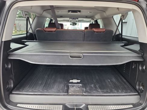 Used 2020 Chevrolet Suburban Premier w/ Premier Plus Edition image 43