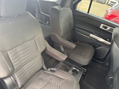 Used 2020 Ford Explorer XLT image 12