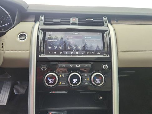 Used 2017 Land Rover Discovery HSE image 19