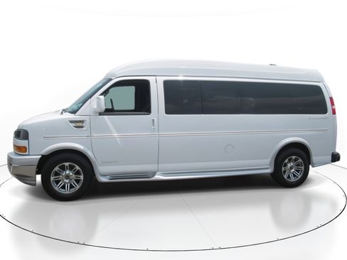 Used 2018 GMC Savana 2500 Extended w/ Enhanced Convenience Package image 19