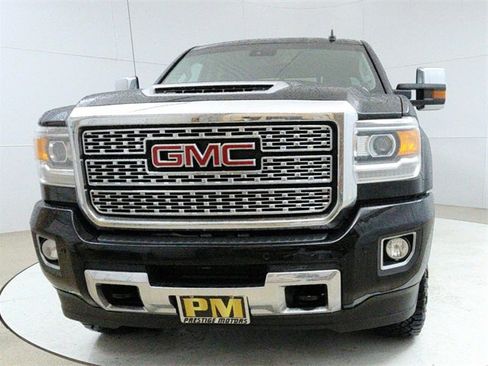Used 2019 GMC Sierra 3500 Denali image 2