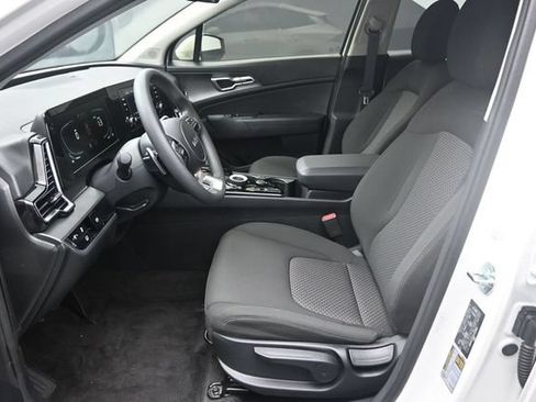 Used 2025 Kia Sportage LX AWD/4WD image 18