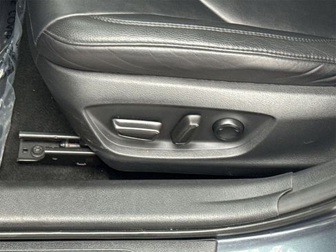 Used 2021 Toyota Avalon XLE image 17