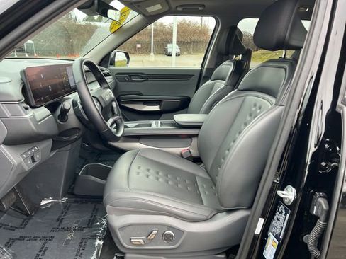 Used 2024 Kia EV9 Wind image 17