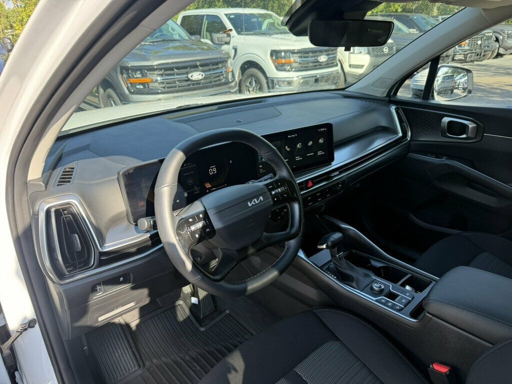 Used 2026 Kia Sorento LX FWD image 3