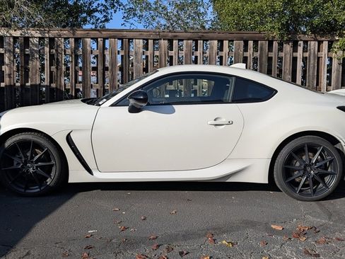 Used 2023 Toyota GR86 Premium image 8