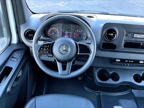 Used 2023 Mercedes-Benz Sprinter 2500 image 5