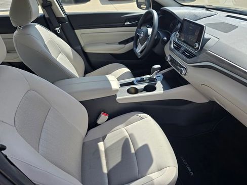 Used 2025 Nissan Altima 2.5 SV image 18